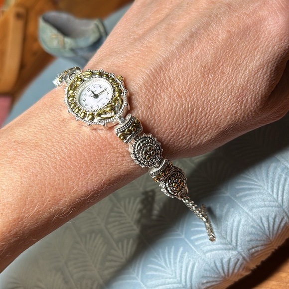 Geneva stainless steel bracelet watch - Picture 12 of 15